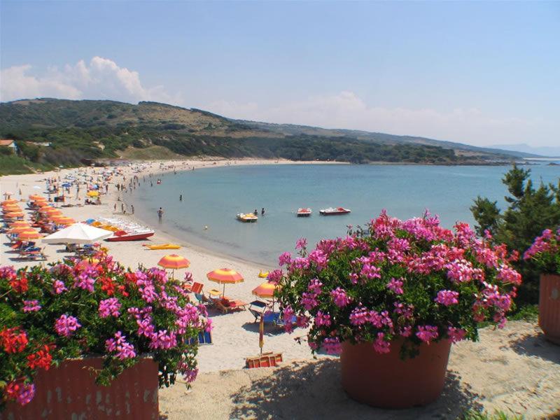 Ferienwohnung Fronte Mare Attico Indipendente Ed Esclusivo Con Terrazza Panoramica Isola Rossa Exterior foto