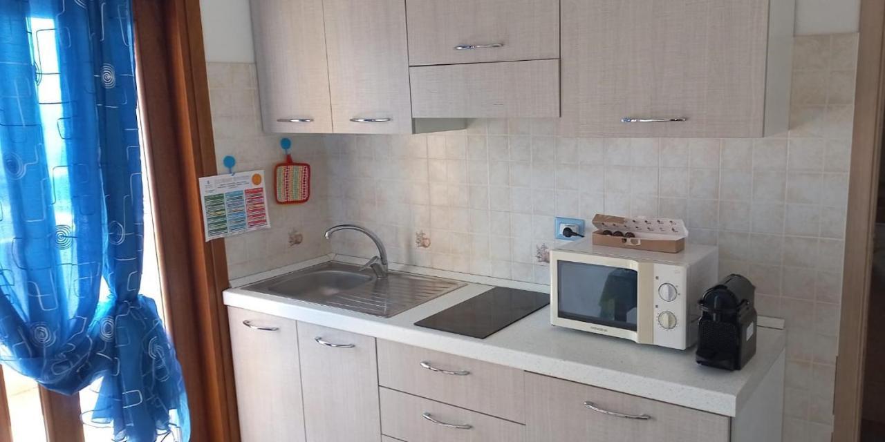 Ferienwohnung Fronte Mare Attico Indipendente Ed Esclusivo Con Terrazza Panoramica Isola Rossa Exterior foto