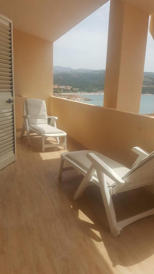 Ferienwohnung Fronte Mare Attico Indipendente Ed Esclusivo Con Terrazza Panoramica Isola Rossa Exterior foto