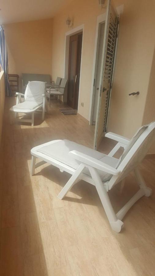 Ferienwohnung Fronte Mare Attico Indipendente Ed Esclusivo Con Terrazza Panoramica Isola Rossa Exterior foto