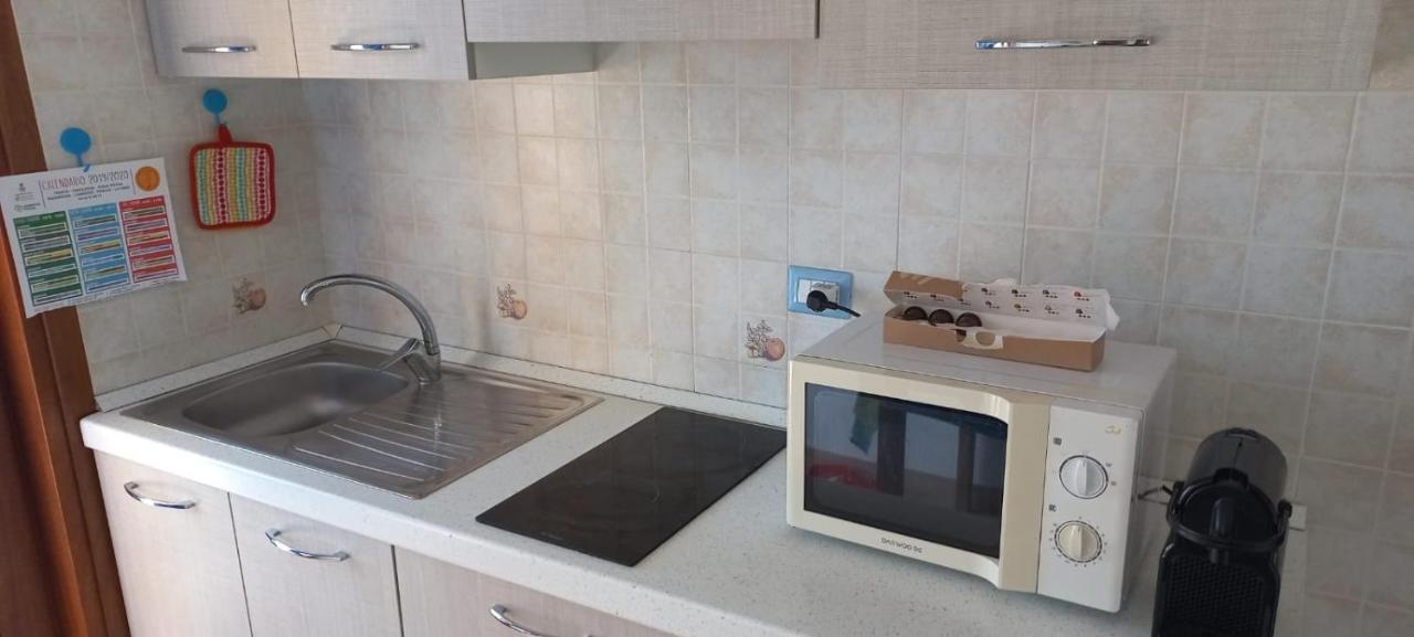 Ferienwohnung Fronte Mare Attico Indipendente Ed Esclusivo Con Terrazza Panoramica Isola Rossa Exterior foto
